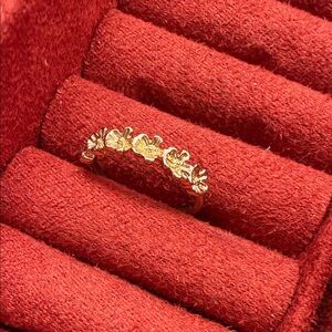 Elegant Gold Floral Ring